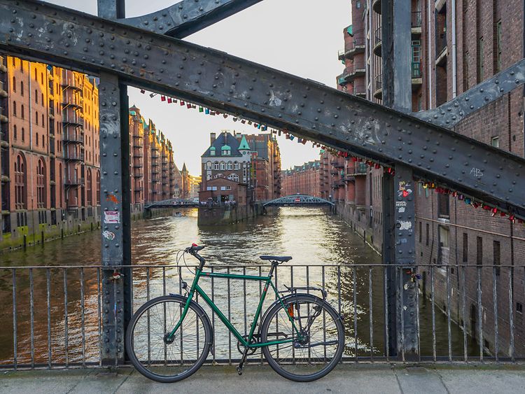  Fahrrad vor dem Fleetschlösschen in Hamburg 