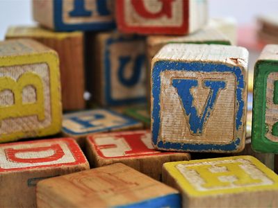 Holzbauklötze für Kinder in bunt mit Buchstaben