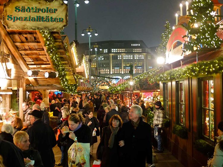  Seit Montag, den 21.11.2011 sind die Weihnachtsmärkte in der Innenstadt eröffnet.
