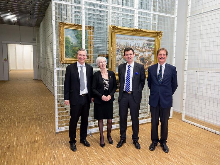  Alexander Otto, Kultursenatorin Prof. Barbara Kisseler, Dr. Stefan Brandt und Prof. Dr. Hubertus Gaßner (v.l.n.r.) bei der Besichtigung des neuen Gemälde- und Skulpturendepots