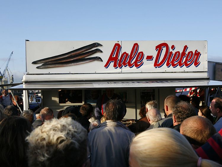  Marktstand Aale-Dieter auf dem Hamburger Fischmarkt