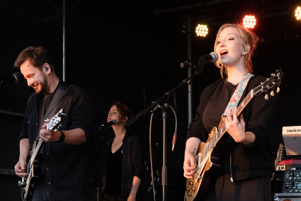 Ein Auftritt der Hamburger Band Miu beim Easterfield Festival. 
