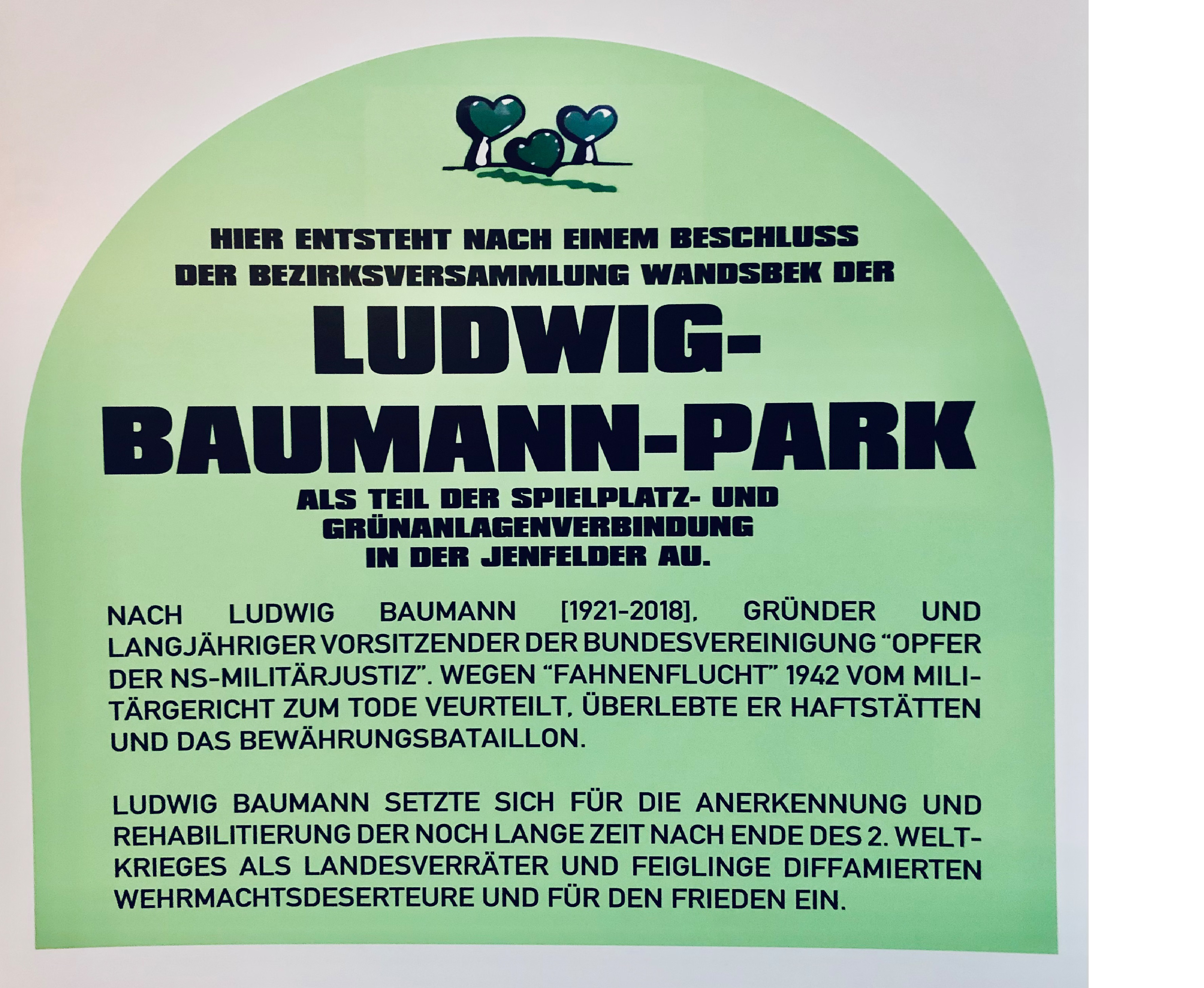 Schild zum Ludwig-Baumann-Park mit Informationen üner Ludwig Baumann (1921 - 2018)