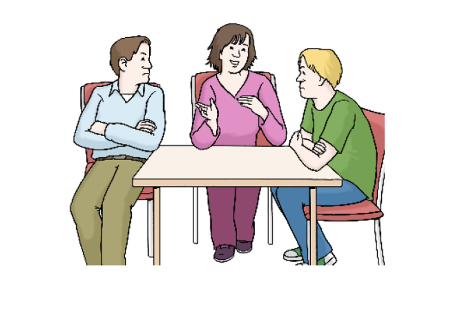Drei Menschen sprechen an einem Tisch miteinander
