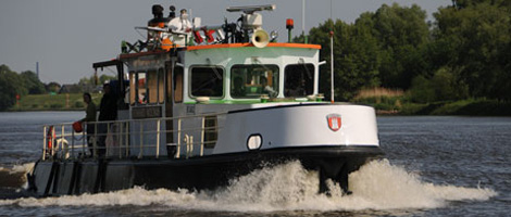Messschiff zur Messung der Wasserqualität der Elbe 