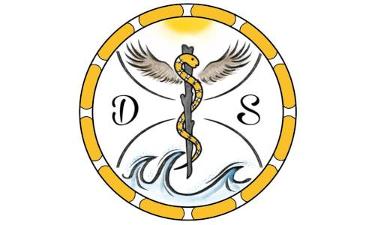 Kreisförmiges Logo mit Äskulapstab den Initialen D.S. und Wellen 