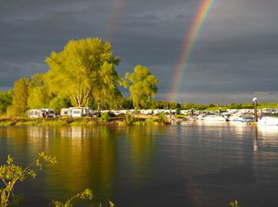 Campingplatz Stover Strand International Kloodt oHG - Wasser und ein Regenbogen auf der anderen Uferseite