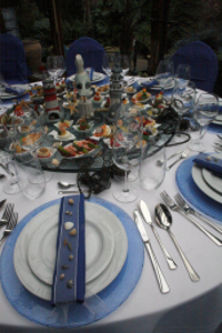 Meyers Partyservice - gedeckter Tisch mit kalter Platte