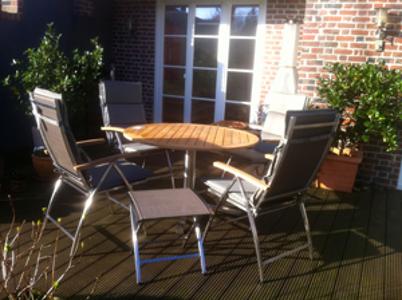 Haus & Garten Ambiente - Tisch und Stühle
