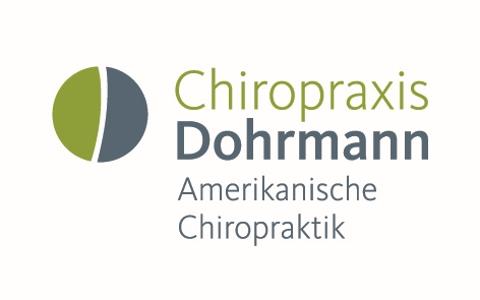 Chiropraxis Dohrmann Logo, grüne und graue Schrift auf weißem Untergrund