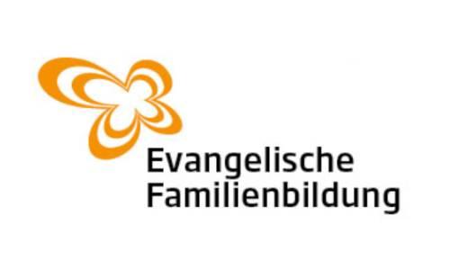 Evangelische Familienbildung Logo, schwarze Schrift, orangefarbener Schmetterling