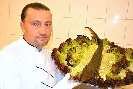 Viktor Catering - Viktor präsentiert eine Fischplatte