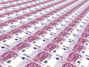 aneinandergereihte fünfhundert euro scheine