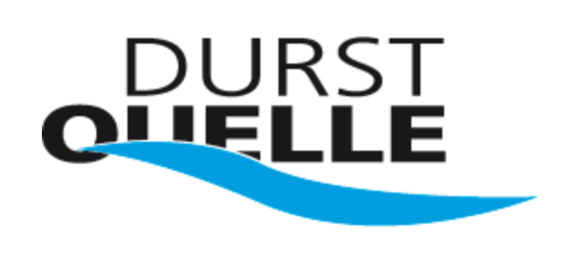 DurstQuelle GmbH Logo, schwarze Schrift und ein blauer geschwungener Streifen darunter