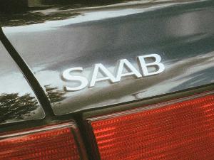 Saab Schriftzug auf einem Auto