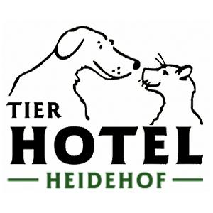 Logo Tierhotel Heidehof, Grafik eines Hundes und einer Katze, schwarze und grüne Schrift auf weißem Untergrund