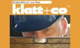 Fotocollage mit dem Logo von Klatt und Co Stahl und Metall am Bau und einem Bauarbeiter mit blauem Helm auf orangem Grund