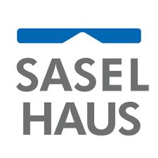 Sasel-Haus e.V. Logo, graue Schrift und ein blaues Dach darüber