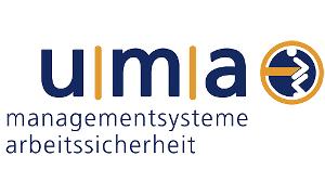 u.m.a. managementsysteme arbeitssicherheit Logo, dunkelblaue und orangefarbene Schrift auf weißem Untergrund