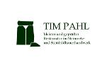Logo der Tim Pahl Steinmetzbetrieb GmbH Grabmale & Restaurierungen, dunkelgrüne Schrift auf weißem Untergrund