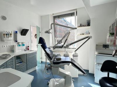 Ein Zahnarztbehandlungsraum