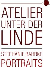 Atelier unter der Linde, Stephanie Barke Logo, braun-rote Schrift auf weißem Untergrund