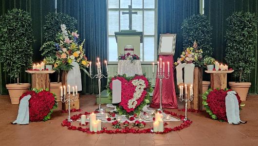 Himmelfahrt-Bestattungen Hamburg Beerdigung Blumendekoration