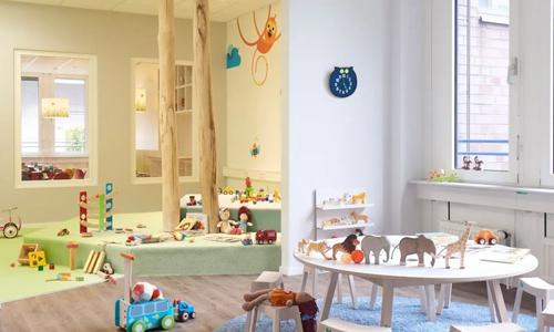 Ein heller Raum in der Kita kinderzimmer Dorotheenstraße zum spielen