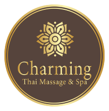 Charming Thai Massage & Spa Logo, ein runder brauner Kreis mit goldenem Rand und goldener Schrift