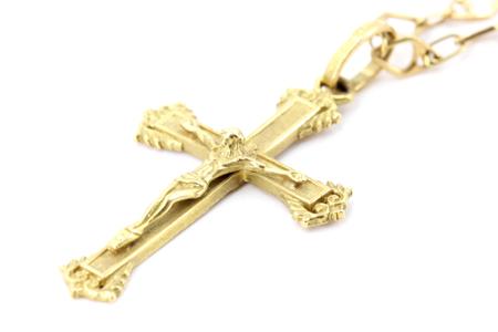 Ein goldener Jesuskreuz Kettenanhänger