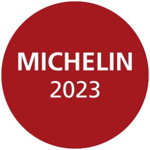 Ein roter Kreis und in weißer Schrift steht darin Michelin 2023