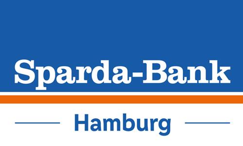 Sparda-Bank Hamburg Logo, weiße Schrift auf blauem Untergrund, ein orangefarbener Balken und blaue Schrift auf weißem Untergrund
