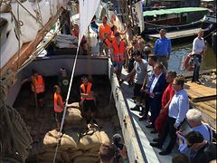  Der Ottenser Verein „El Rojito“ lässt sich seinen Kaffee auf einem Segelschiff liefern 