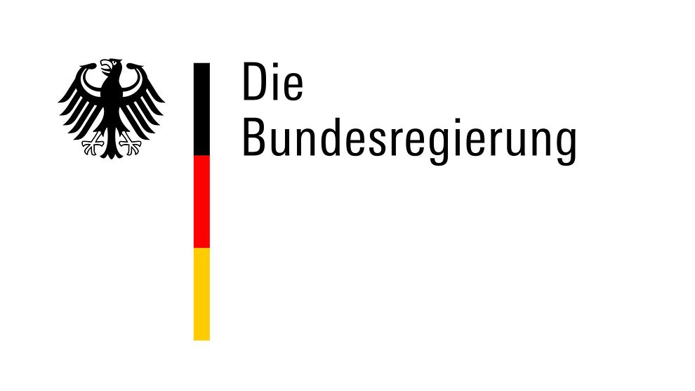  Bundesadler, Deutschlandfahne und Schriftzug "Die Bundesregierung" auspielplatz - von Markus Bärlocher in der Wikipedia auf Deutsch - Public domain