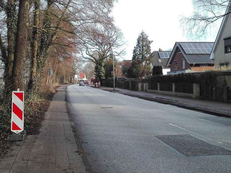  Niendorfer Straße - Die Rad- und Gehwege sind zu schmal, wodurch die Barrierefreiheit nicht gegeben ist