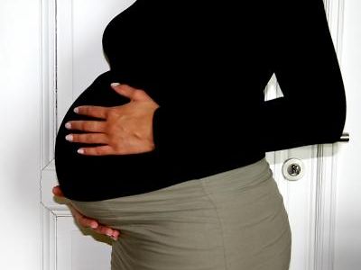  Bauch einer Schwangeren (Quelle: pixelio.de)