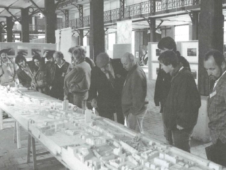  Bauforum 1985 | Perlenkette Bauforum in der Fischauktionshalle 