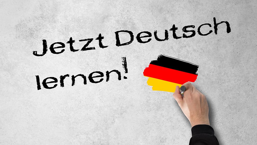 Schriftzug "Jetzt Deutsch lernen!" mit Deutschlandfahne