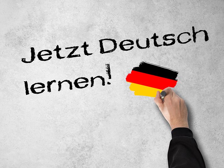  Schriftzug "Jetzt Deutsch lernen!" mit Deutschlandfahne