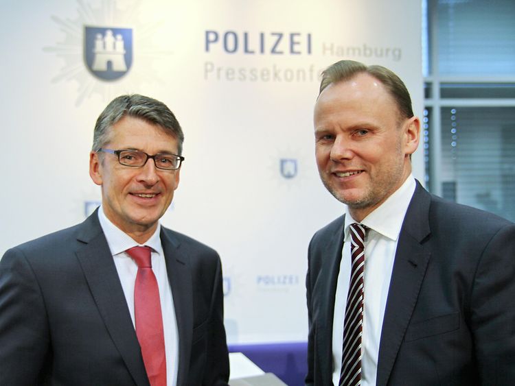  Innensenator Andy Grote (r.) und Polizeipräsident Ralf Martin Meyer