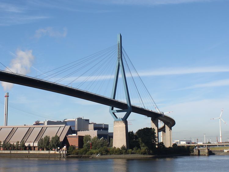  Foto der Köhlbrandbrücke mit der MVR