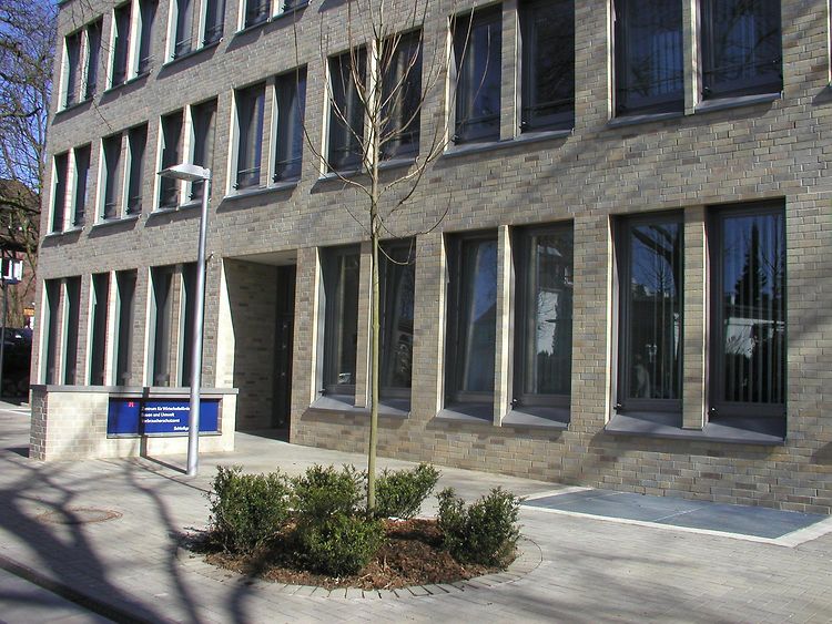  Bezirksamt Wandsbek - Zentrum für Wirtschaftsförderung, Bauen und Umwelt (WBZ) - Eingangsbereich