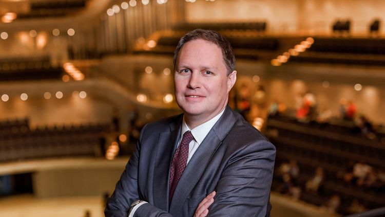 Senator Dr. Carsten Brosda im Großen Saal der Elbphilharmonie