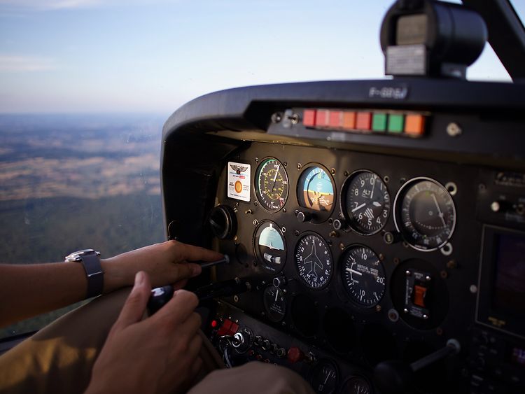  Pilot im Cockpit