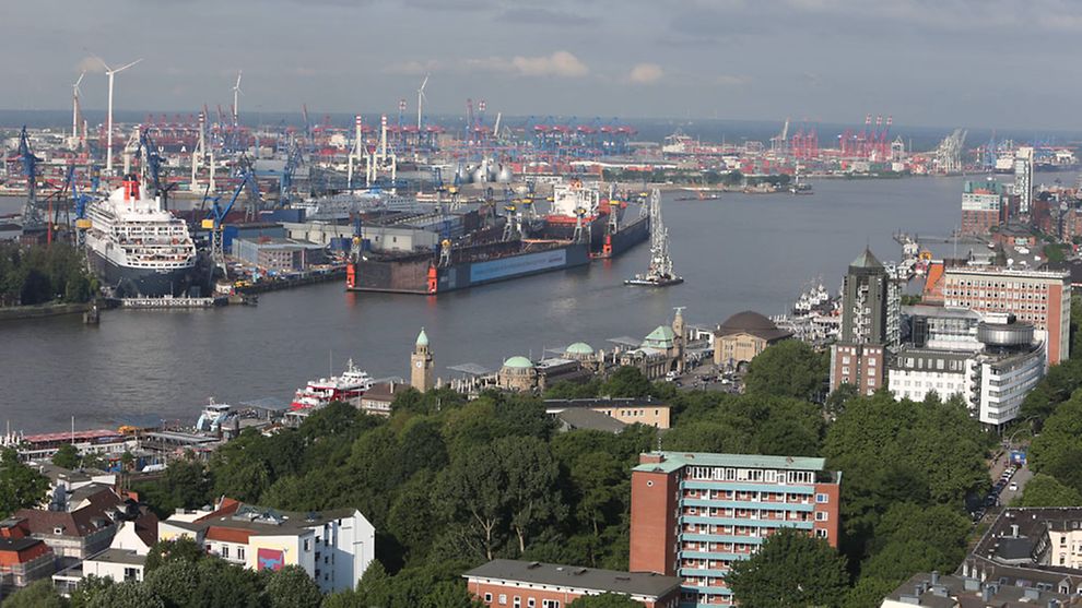  Blick vom Michel auf den Hamburger Hafen