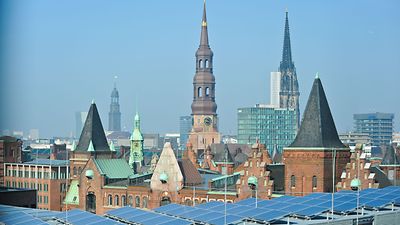  Solaranlage über den Dächern Hamburgs