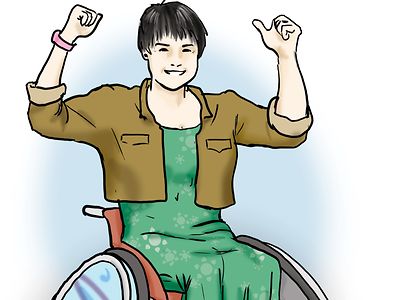  Eine Frau im Rollstuhl reckt selbstbewusst beide Arme nach oben.