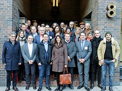  Ein Gruppenfoto der Züricher Delegation, die sich in Hamburg über die Umsetzung des Resozialisierungsgesetzes informiert haben.