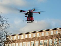  Erfolgreiche erste Drohnen-Testflüge mit medizinischen Proben