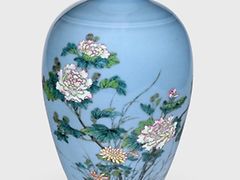  Blaue Vase mit aufgemalten Blüten
